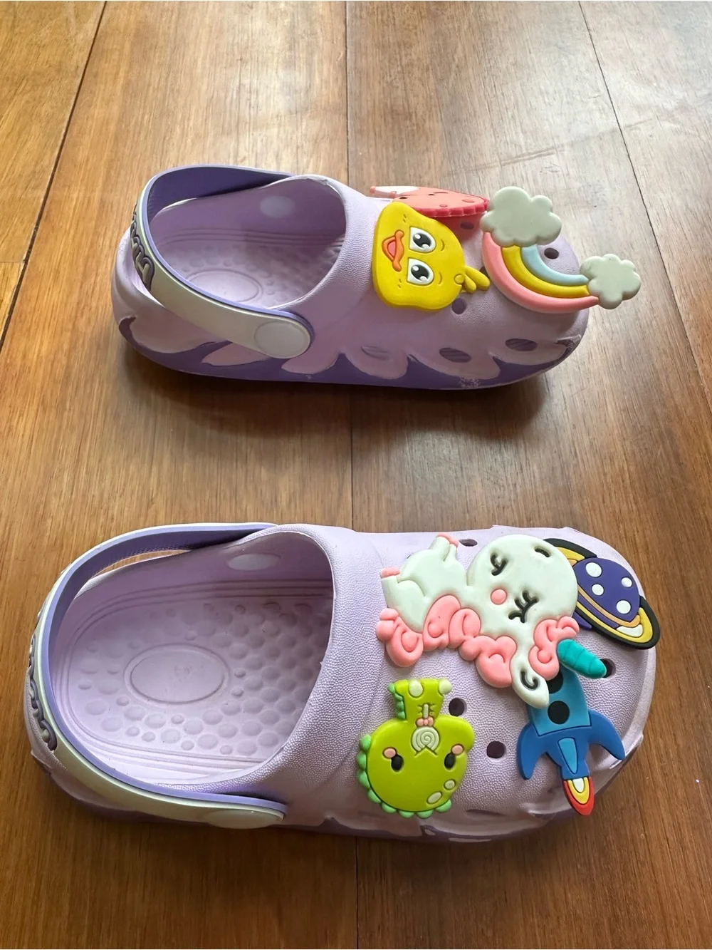 Kids Clogs with Assorted Shoe Charms, Size 7-8 Little Kid / Toddler